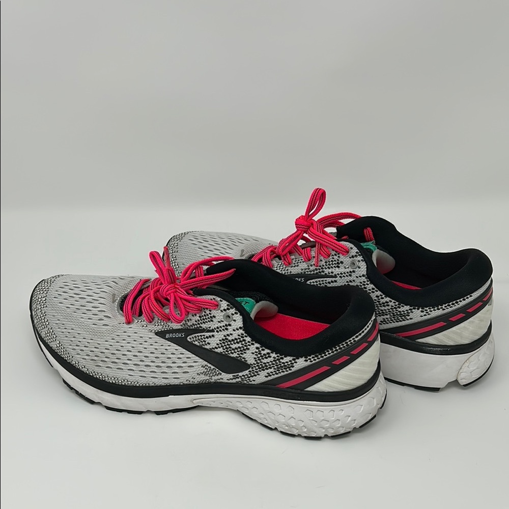 Brooks Women's Running Shoes - White and Pink